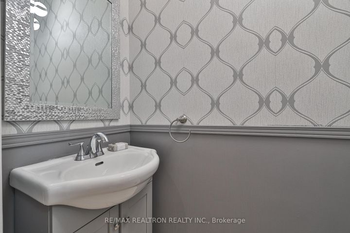 Photo 18 at 55 Stookes Crescent, Jefferson, Richmond Hill