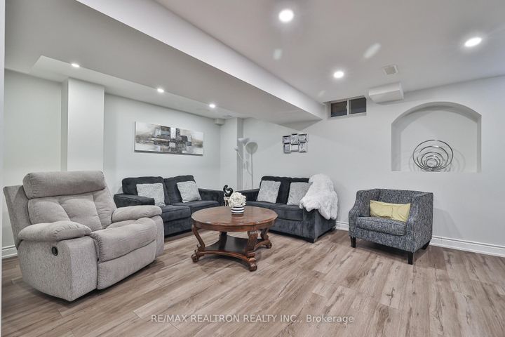 Photo 31 at 55 Stookes Crescent, Jefferson, Richmond Hill