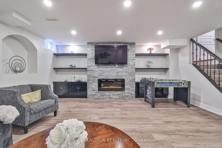 Photo 32 at 55 Stookes Crescent, Jefferson, Richmond Hill