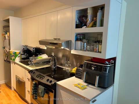 Photo 4 at 915 - 111 Elizabeth Street, Bay Street Corridor, Toronto