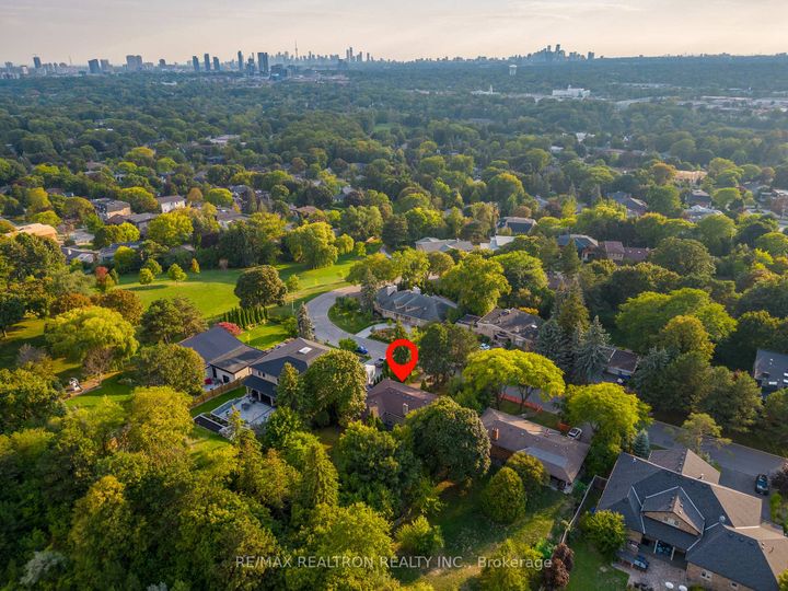 Photo 2 at 120 Laurentide Drive, Donalda, Toronto