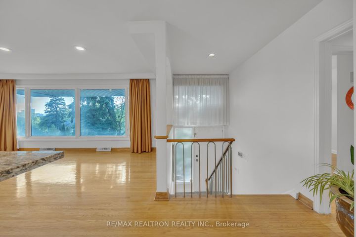 Photo 15 at 120 Laurentide Drive, Donalda, Toronto