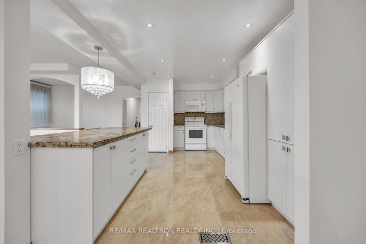 Photo 18 at 120 Laurentide Drive, Donalda, Toronto