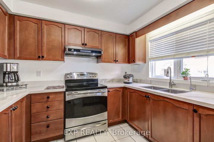 Photo 17 at 45 Marbleseed Crescent, Wellington, Brampton