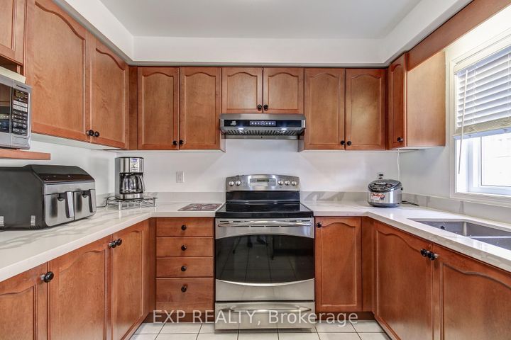 Photo 18 at 45 Marbleseed Crescent, Wellington, Brampton