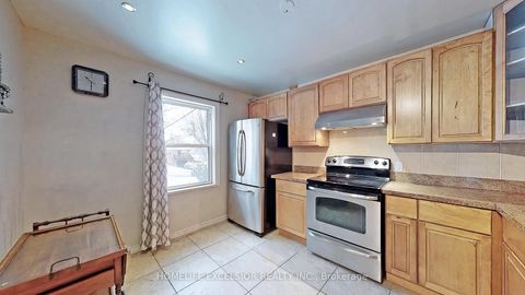 Photo 10 at 249 Palmer Avenue, Harding, Richmond Hill
