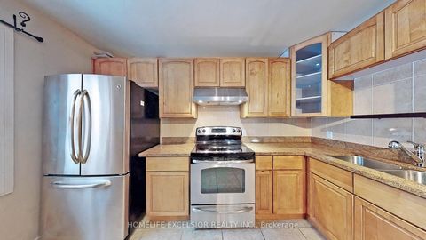 Photo 11 at 249 Palmer Avenue, Harding, Richmond Hill