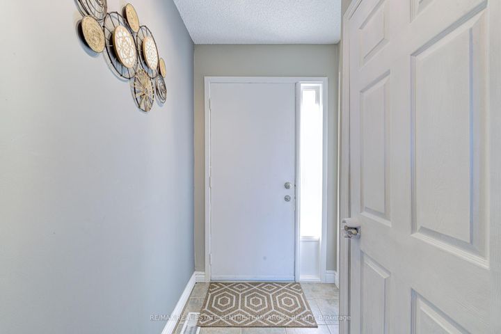 Photo 1 at 81 - 2050 Upper Middle Road, Brant Hills, Burlington