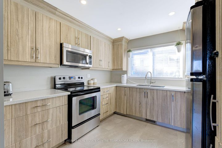 Photo 13 at 81 - 2050 Upper Middle Road, Brant Hills, Burlington