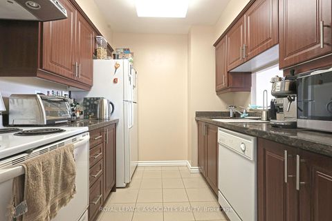 Photo 11 at 208 - 21 Overlea Boulevard, Thorncliffe Park, Toronto
