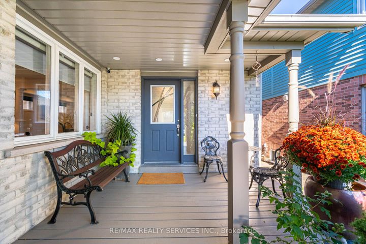 Photo 2 at 5749 Greensboro Drive, Central Erin Mills, Mississauga