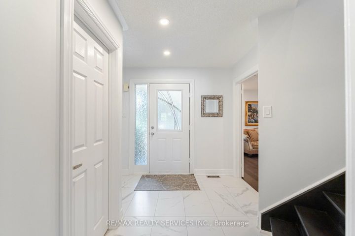 Photo 4 at 5749 Greensboro Drive, Central Erin Mills, Mississauga
