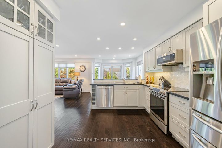 Photo 8 at 5749 Greensboro Drive, Central Erin Mills, Mississauga