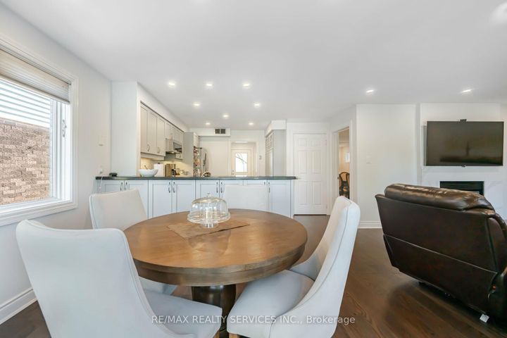 Photo 9 at 5749 Greensboro Drive, Central Erin Mills, Mississauga