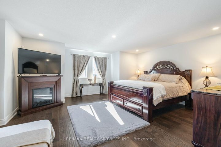 Photo 15 at 5749 Greensboro Drive, Central Erin Mills, Mississauga