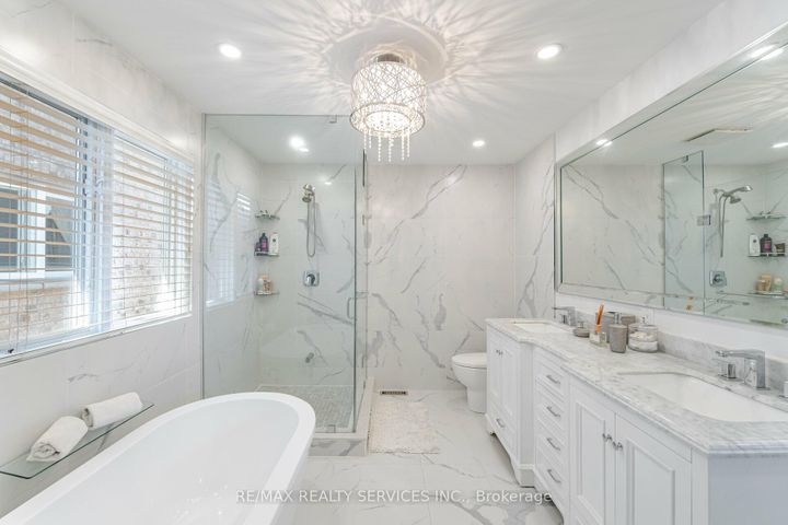 Photo 17 at 5749 Greensboro Drive, Central Erin Mills, Mississauga