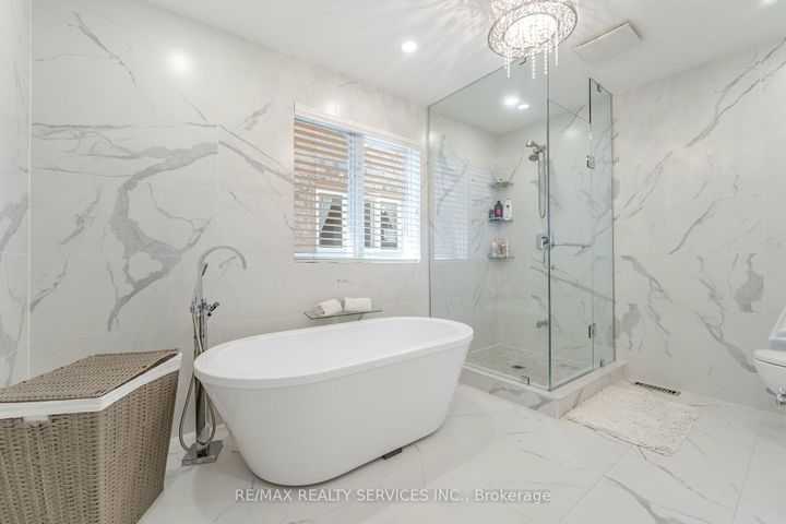 Photo 18 at 5749 Greensboro Drive, Central Erin Mills, Mississauga