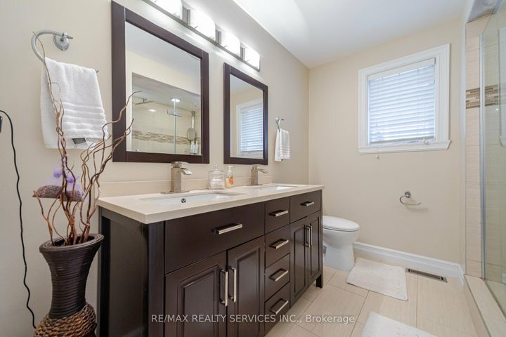 Photo 25 at 5749 Greensboro Drive, Central Erin Mills, Mississauga