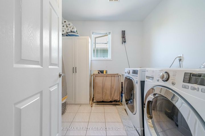 Photo 27 at 5749 Greensboro Drive, Central Erin Mills, Mississauga