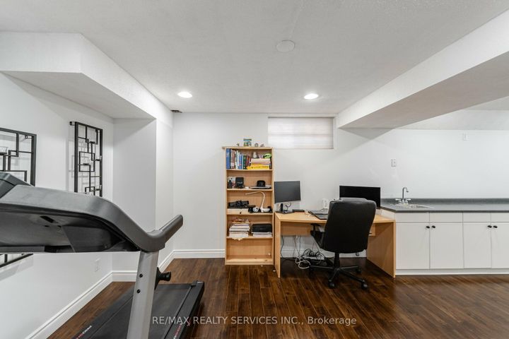 Photo 33 at 5749 Greensboro Drive, Central Erin Mills, Mississauga