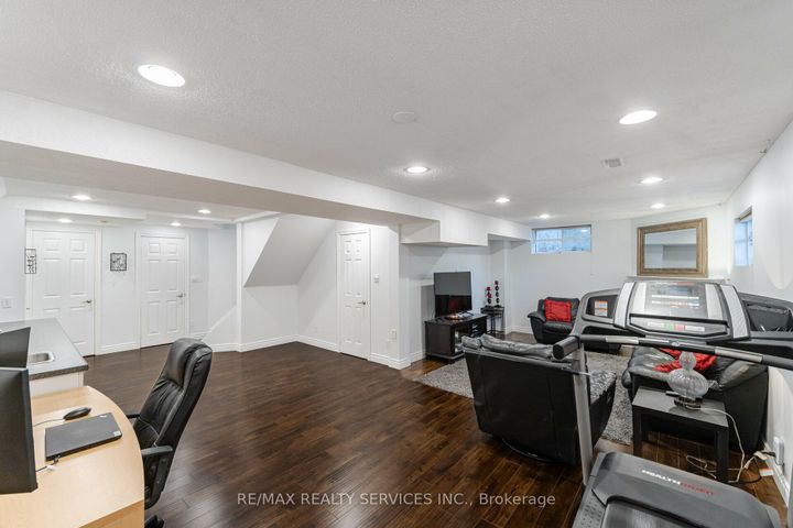 Photo 34 at 5749 Greensboro Drive, Central Erin Mills, Mississauga