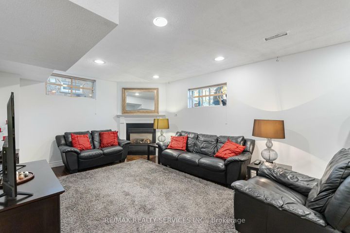 Photo 35 at 5749 Greensboro Drive, Central Erin Mills, Mississauga