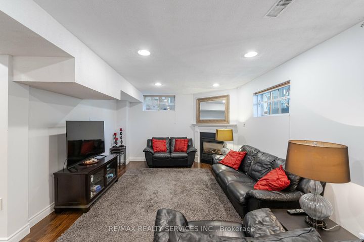 Photo 36 at 5749 Greensboro Drive, Central Erin Mills, Mississauga