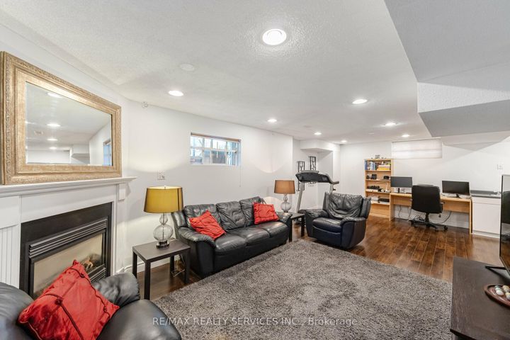 Photo 37 at 5749 Greensboro Drive, Central Erin Mills, Mississauga