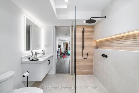 Photo 11 at 94 Glazebrook Drive, East Woodbridge, Vaughan