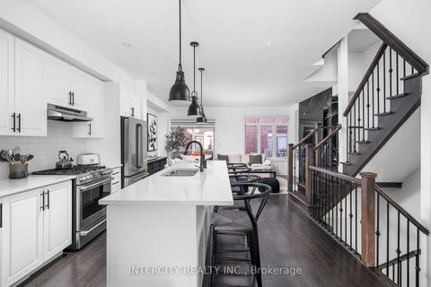 Photo 13 at 94 Glazebrook Drive, East Woodbridge, Vaughan