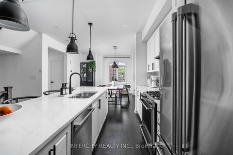Photo 16 at 94 Glazebrook Drive, East Woodbridge, Vaughan