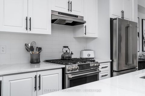Photo 17 at 94 Glazebrook Drive, East Woodbridge, Vaughan
