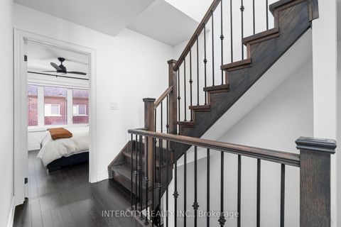 Photo 31 at 94 Glazebrook Drive, East Woodbridge, Vaughan
