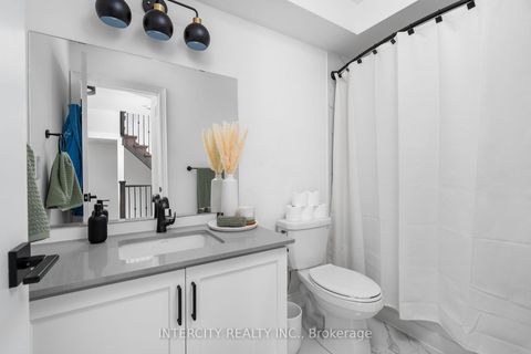 Photo 33 at 94 Glazebrook Drive, East Woodbridge, Vaughan
