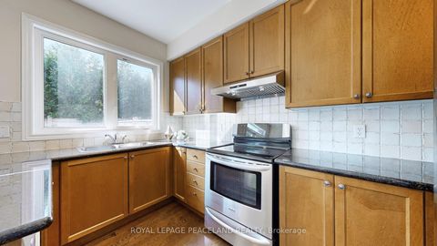 Photo 13 at 15 Westolivia Trail, Patterson, Vaughan
