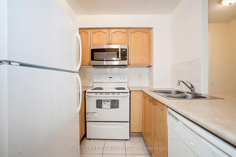 Photo 17 at 313 - 21 Hillcrest Avenue, Willowdale East, Toronto