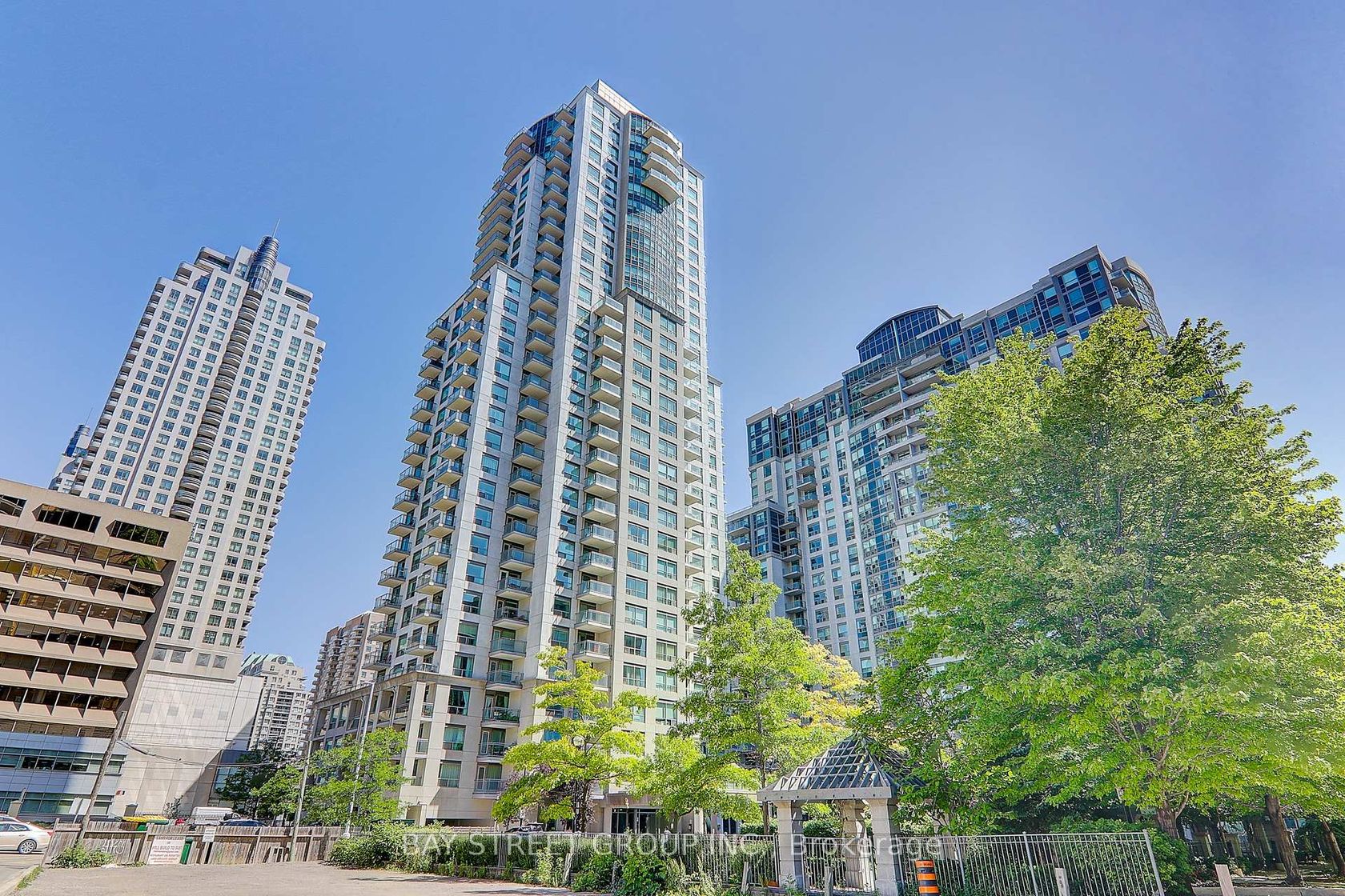 313 - 21 Hillcrest Avenue, Willowdale East, Toronto 