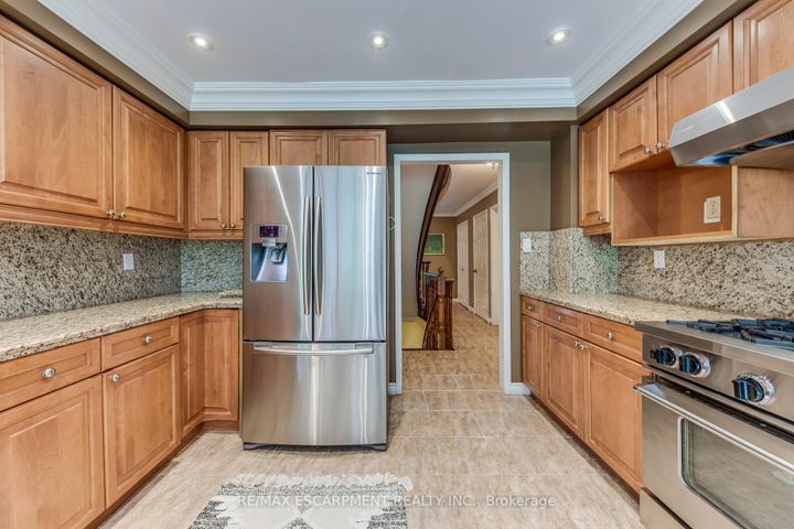 Photo 17 at 1246 Saddler Circle, GA Glen Abbey, Oakville
