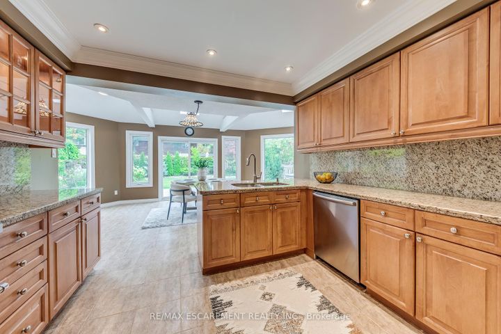 Photo 18 at 1246 Saddler Circle, GA Glen Abbey, Oakville