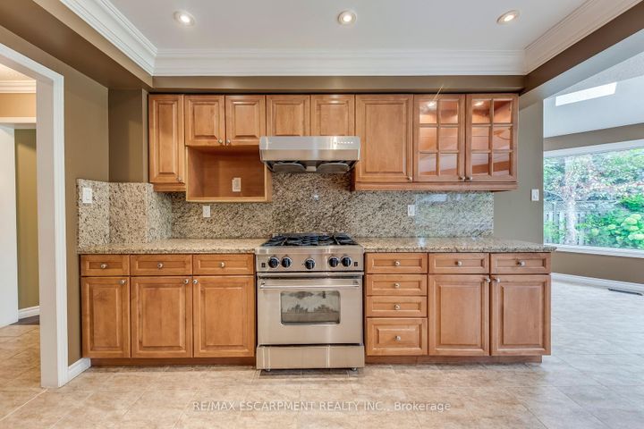 Photo 19 at 1246 Saddler Circle, GA Glen Abbey, Oakville