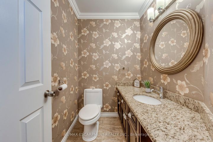 Photo 21 at 1246 Saddler Circle, GA Glen Abbey, Oakville