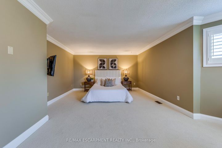 Photo 25 at 1246 Saddler Circle, GA Glen Abbey, Oakville