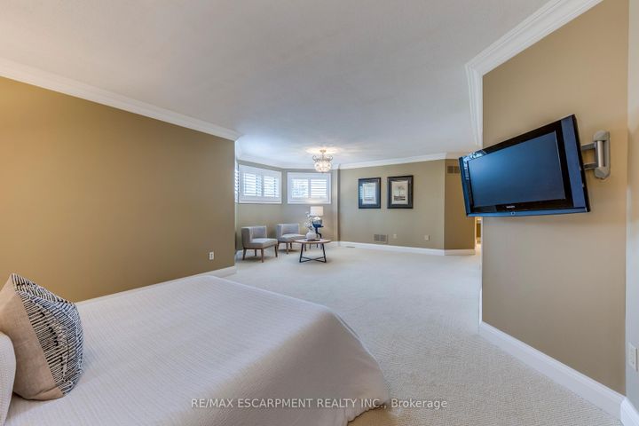 Photo 26 at 1246 Saddler Circle, GA Glen Abbey, Oakville
