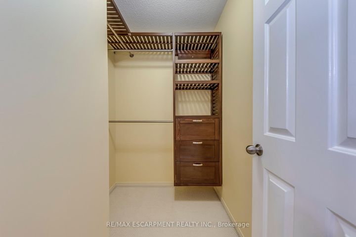 Photo 30 at 1246 Saddler Circle, GA Glen Abbey, Oakville