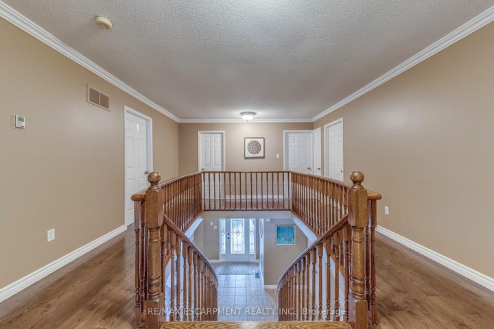 Photo 36 at 1246 Saddler Circle, GA Glen Abbey, Oakville