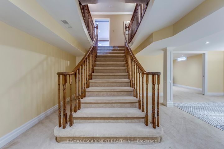 Photo 37 at 1246 Saddler Circle, GA Glen Abbey, Oakville