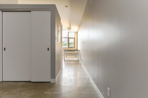 Photo 8 at 304 - 569 King Street E, Moss Park, Toronto