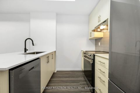 Photo 7 at 89 - 20 William Jackson Way, New Toronto, Toronto