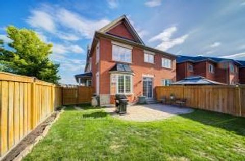 Photo 3 at 2 London Pride Drive, Jefferson, Richmond Hill