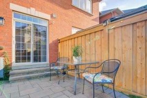 Photo 5 at 2 London Pride Drive, Jefferson, Richmond Hill